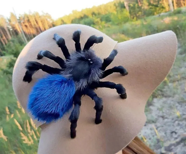 23037 tarantula hair clip hairstyle